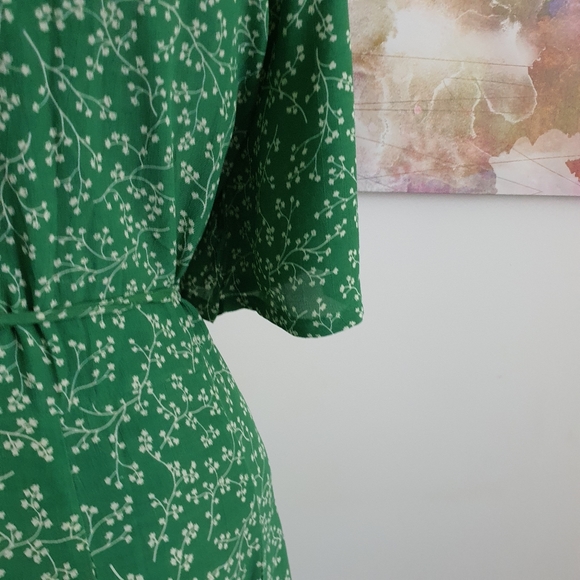 Faithfull the Brand Short Sleeve Dainty Floral Print Green Wrap Dress Size 12 - Picture 6 of 9